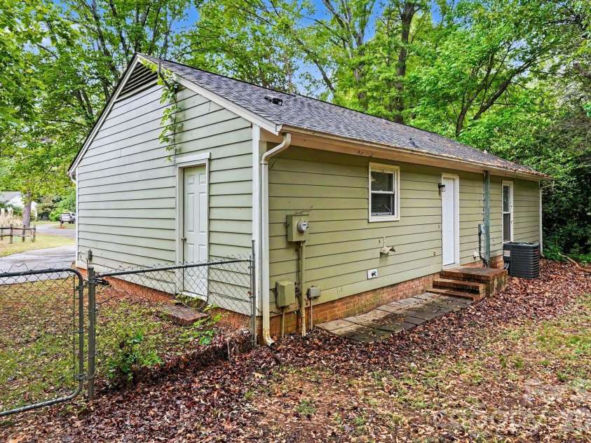 10107 Cromarty Lane, Mint Hill, NC 28227.  MLS# CAR4376924, YatesRealty ID 19067. 
