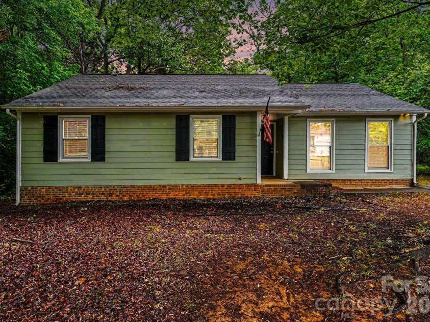 10107 Cromarty Lane, Mint Hill, NC 28227.  MLS# CAR4376924, YatesRealty ID 19067. 