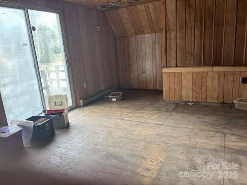 417 Sunset Farm Road, Sylva, NC 28779.  MLS# CAR4270130, YatesRealty ID 19068. 