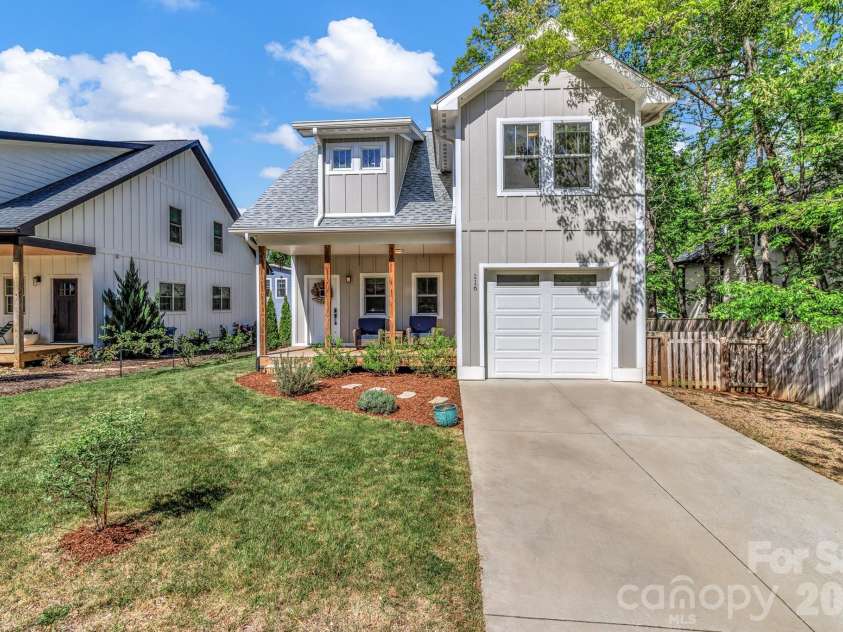 116 Craggy Street, Black Mountain, NC 28711.  MLS# CAR4373163, YatesRealty ID 19069. 