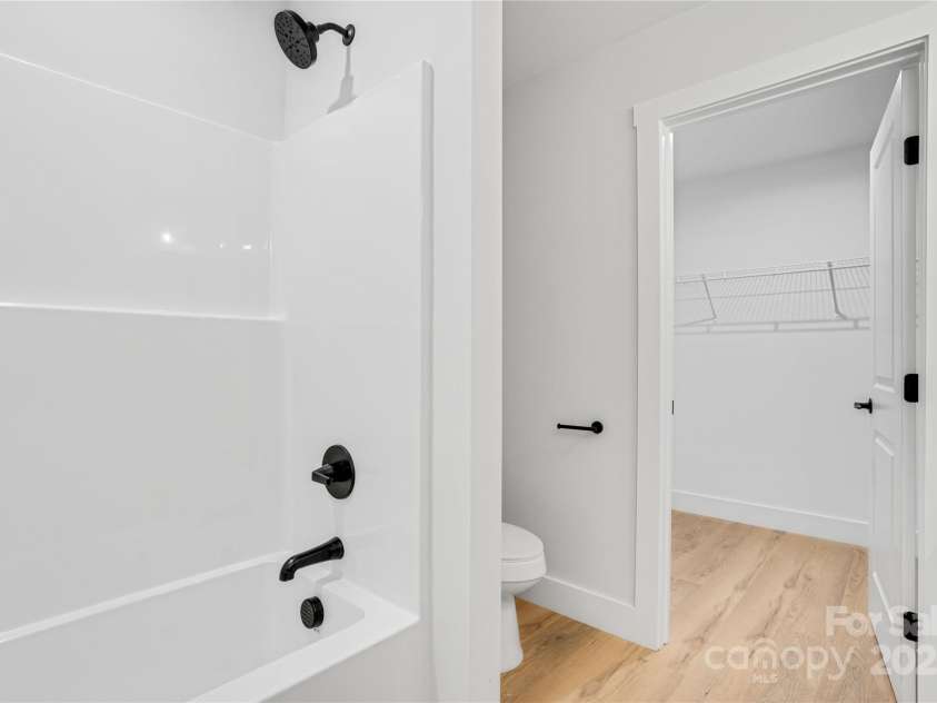 452 Duncan Street, Spartanburg, SC 29306.  MLS# CAR4269846, YatesRealty ID 19069. Bathroom #2