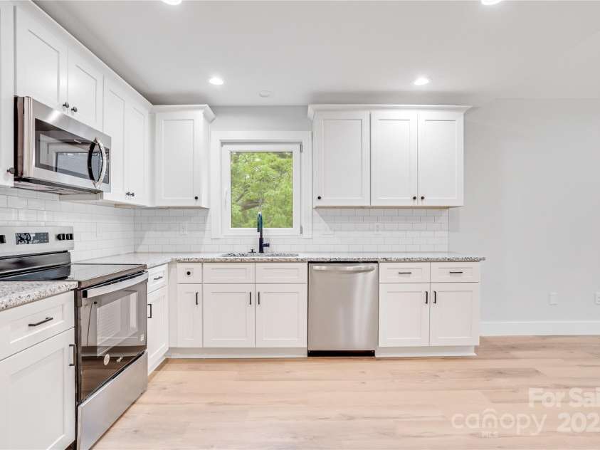 452 Duncan Street, Spartanburg, SC 29306.  MLS# CAR4269846, YatesRealty ID 19069. Kitchen