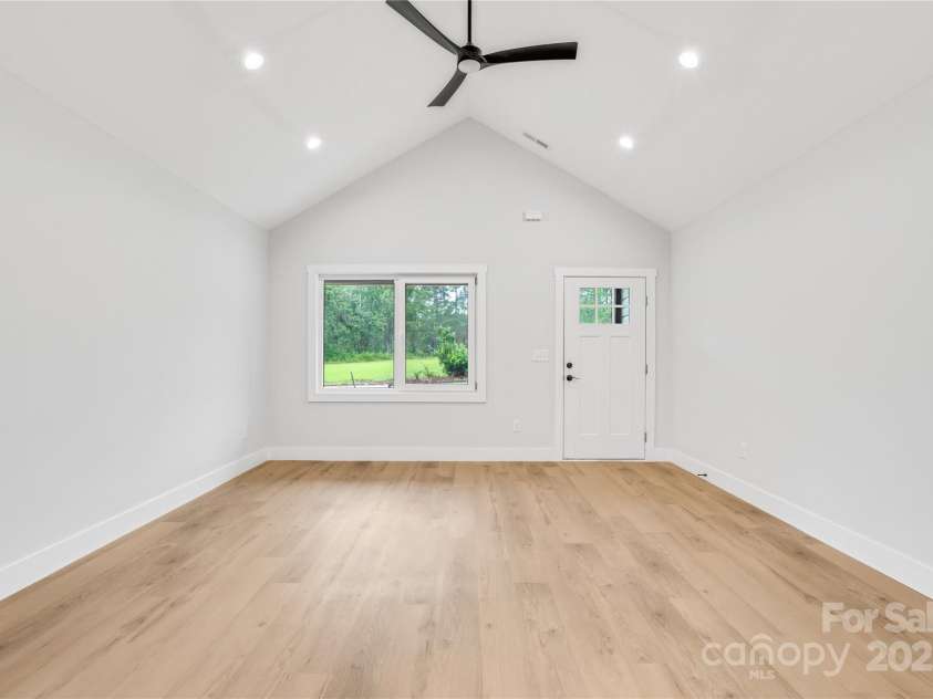 452 Duncan Street, Spartanburg, SC 29306.  MLS# CAR4269846, YatesRealty ID 19069. Living Room