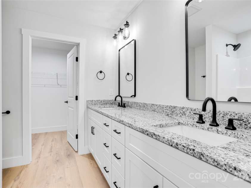 452 Duncan Street, Spartanburg, SC 29306.  MLS# CAR4269846, YatesRealty ID 19069. Primary bathroom