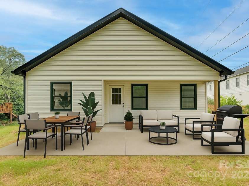 452 Duncan Street, Spartanburg, SC 29306.  MLS# CAR4269846, YatesRealty ID 19069. Virtually staged back yard