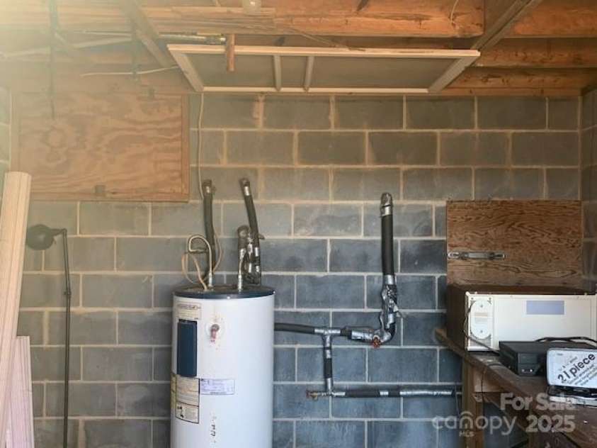 60 LAKEMONT COTTAGE Trail, Flat Rock, NC 28739.  MLS# CAR4233288, YatesRealty ID 1907. 