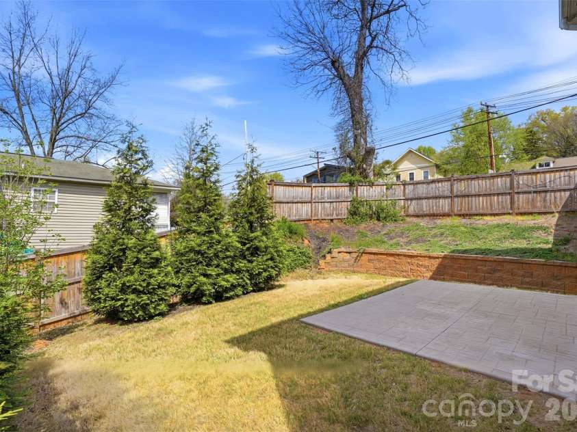 302 Lima Avenue, Charlotte, NC 28208.  MLS# CAR4363412, YatesRealty ID 19070. Privacy Fenced backyard with landscaping