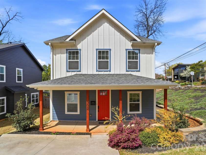 302 Lima Avenue, Charlotte, NC 28208.  MLS# CAR4363412, YatesRealty ID 19070. Step inside your dream home just 5 minutes from downtown