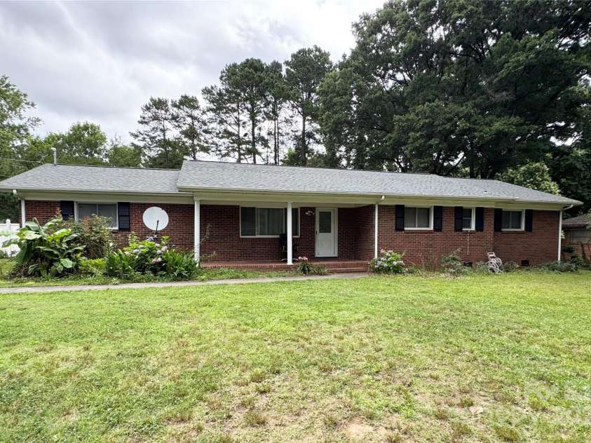 6539 Louglen Circle, Charlotte, NC 28212.  MLS# CAR4270019, YatesRealty ID 19070. 