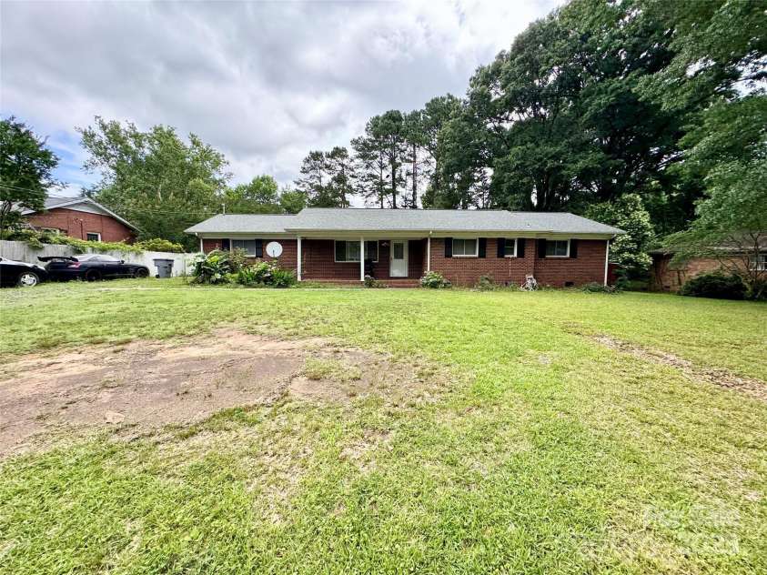 6539 Louglen Circle, Charlotte, NC 28212.  MLS# CAR4270019, YatesRealty ID 19070. 