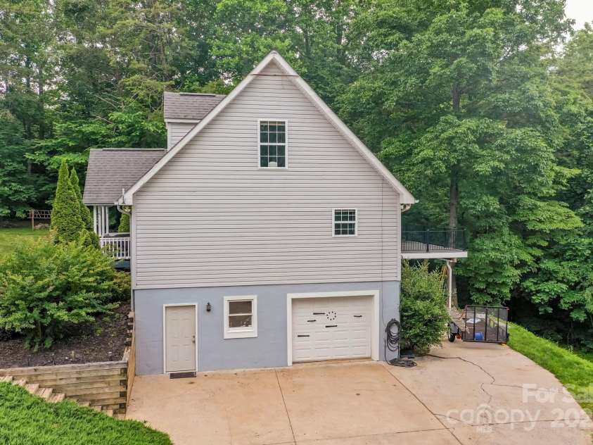 189 Greenhill Ridge Drive, Rutherfordton, NC 28139.  MLS# CAR4270238, YatesRealty ID 19071. Long one car garage/full basement offers endless possibilities!