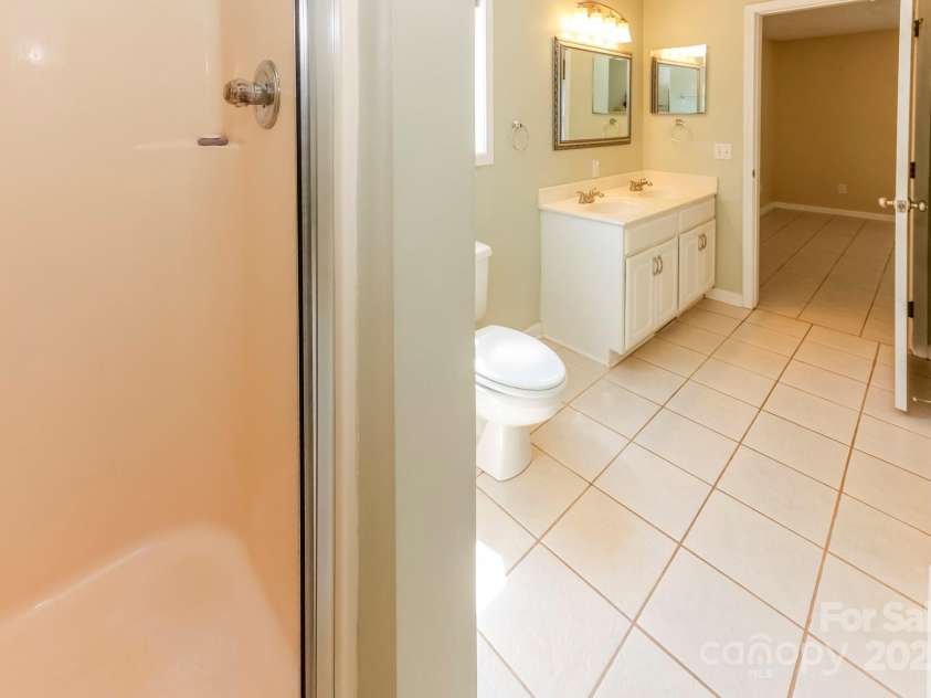 189 Greenhill Ridge Drive, Rutherfordton, NC 28139.  MLS# CAR4270238, YatesRealty ID 19071. Master shower/bath