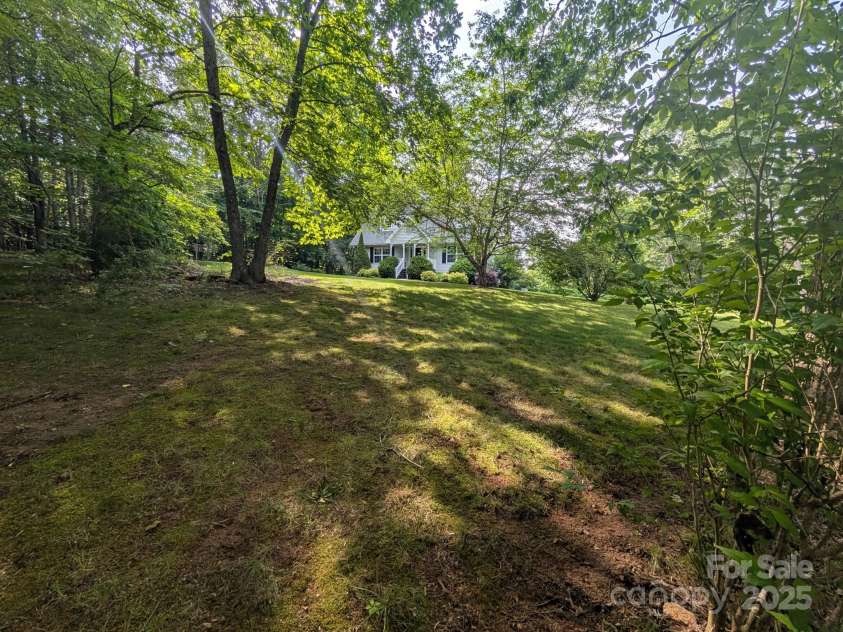 189 Greenhill Ridge Drive, Rutherfordton, NC 28139.  MLS# CAR4270238, YatesRealty ID 19071. More pictures of the fenced in yard