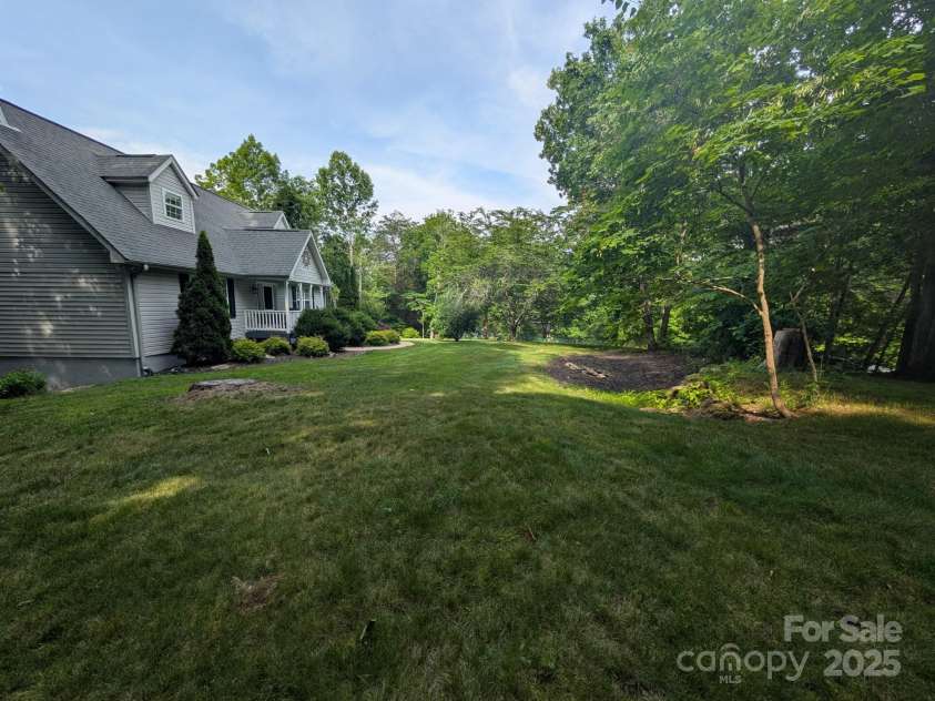 189 Greenhill Ridge Drive, Rutherfordton, NC 28139.  MLS# CAR4270238, YatesRealty ID 19071. More pictures of the fenced in yard