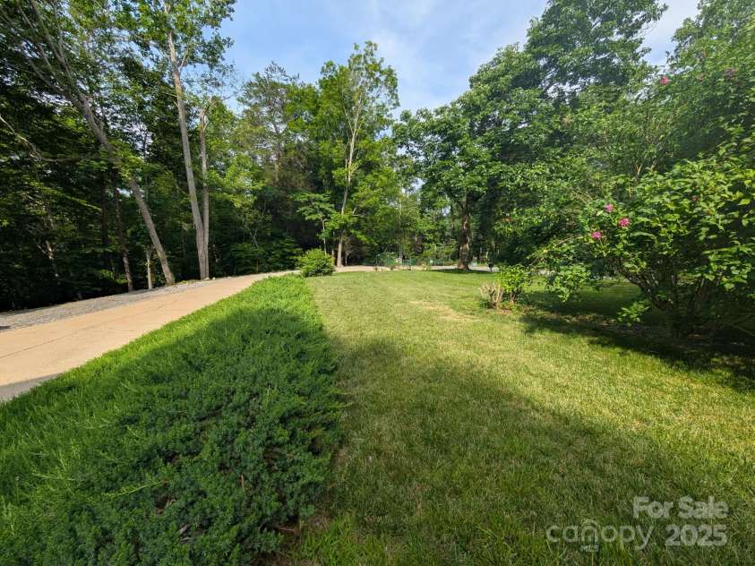 189 Greenhill Ridge Drive, Rutherfordton, NC 28139.  MLS# CAR4270238, YatesRealty ID 19071. More pictures of the fenced in yard/driveway