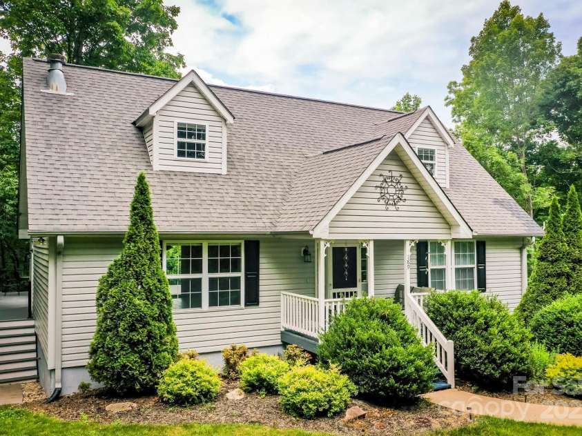 189 Greenhill Ridge Drive, Rutherfordton, NC 28139.  MLS# CAR4270238, YatesRealty ID 19071. Rear deck can be accessed from the house or yard.