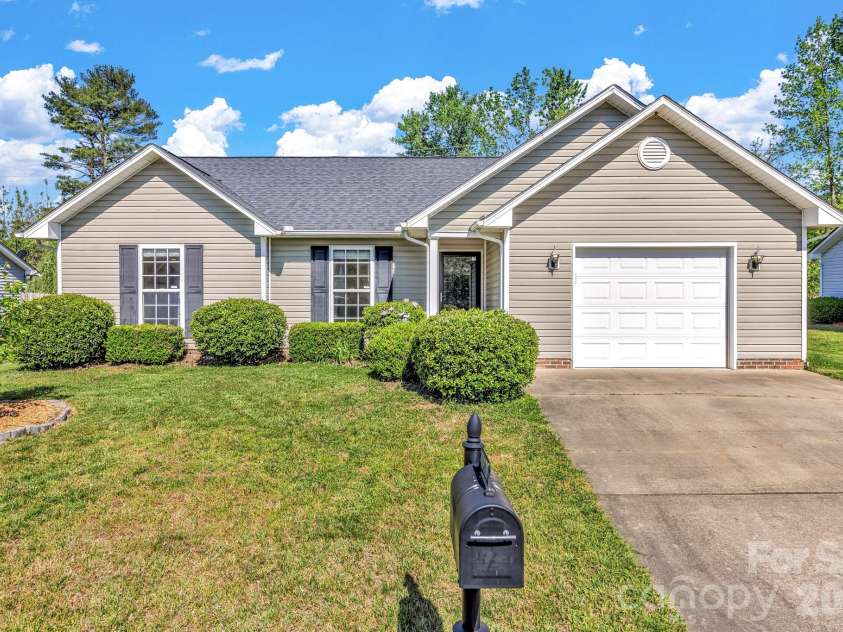 58 Sunberry Trail, Fletcher, NC 28732.  MLS# CAR4371810, YatesRealty ID 19071. 