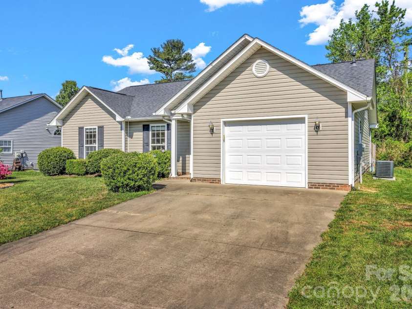 58 Sunberry Trail, Fletcher, NC 28732.  MLS# CAR4371810, YatesRealty ID 19071. 