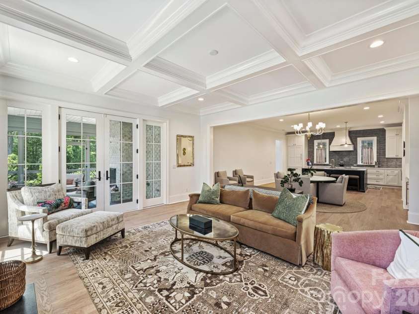 3119 Knowlton Lane, Charlotte, NC 28205.  MLS# CAR4374422, YatesRealty ID 19073. 