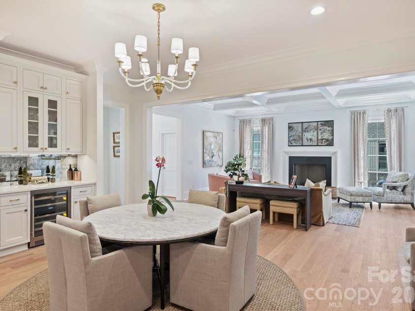 3119 Knowlton Lane, Charlotte, NC 28205.  MLS# CAR4374422, YatesRealty ID 19073. Dining/Entertaining