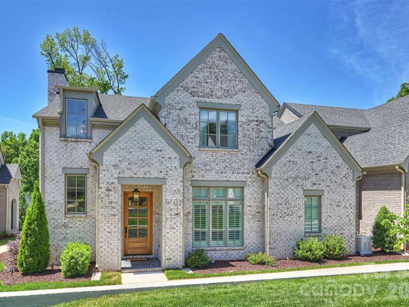 3119 Knowlton Lane, Charlotte, NC 28205.  MLS# CAR4374422, YatesRealty ID 19073. Welcome Home to Mecklenburg Park Community