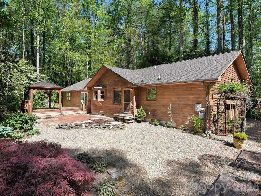 30 Kanuga Heights Lane, Hendersonville, NC 28739.  MLS# CAR4378922, YatesRealty ID 19074. 