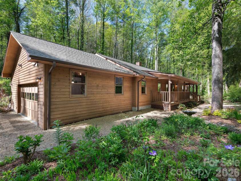 30 Kanuga Heights Lane, Hendersonville, NC 28739.  MLS# CAR4378922, YatesRealty ID 19074. 