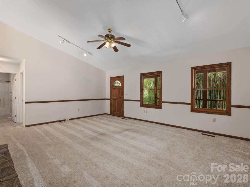 30 Kanuga Heights Lane, Hendersonville, NC 28739.  MLS# CAR4378922, YatesRealty ID 19074. 