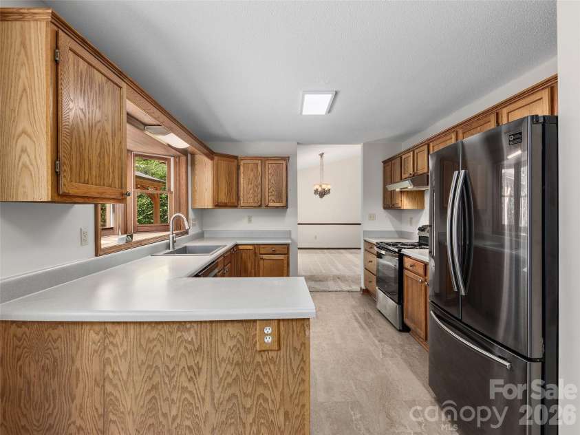 30 Kanuga Heights Lane, Hendersonville, NC 28739.  MLS# CAR4378922, YatesRealty ID 19074. 