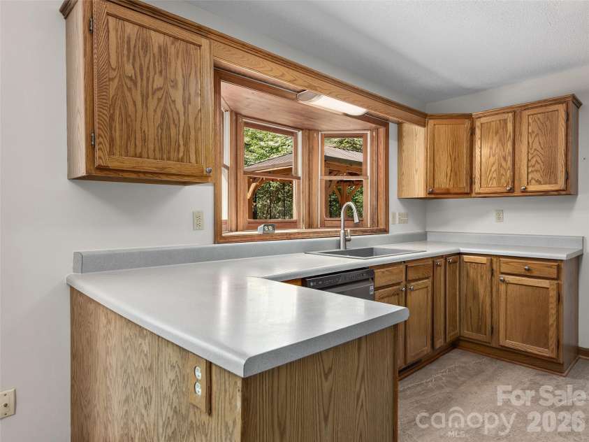 30 Kanuga Heights Lane, Hendersonville, NC 28739.  MLS# CAR4378922, YatesRealty ID 19074. 
