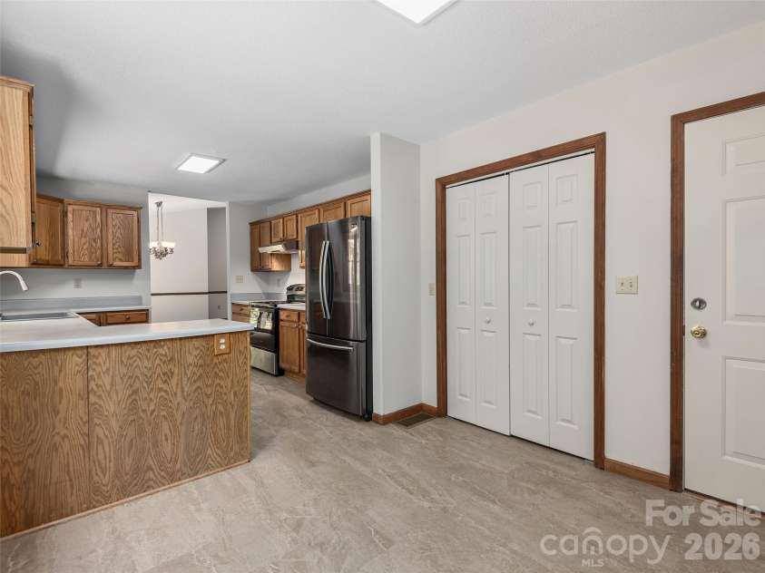 30 Kanuga Heights Lane, Hendersonville, NC 28739.  MLS# CAR4378922, YatesRealty ID 19074. 