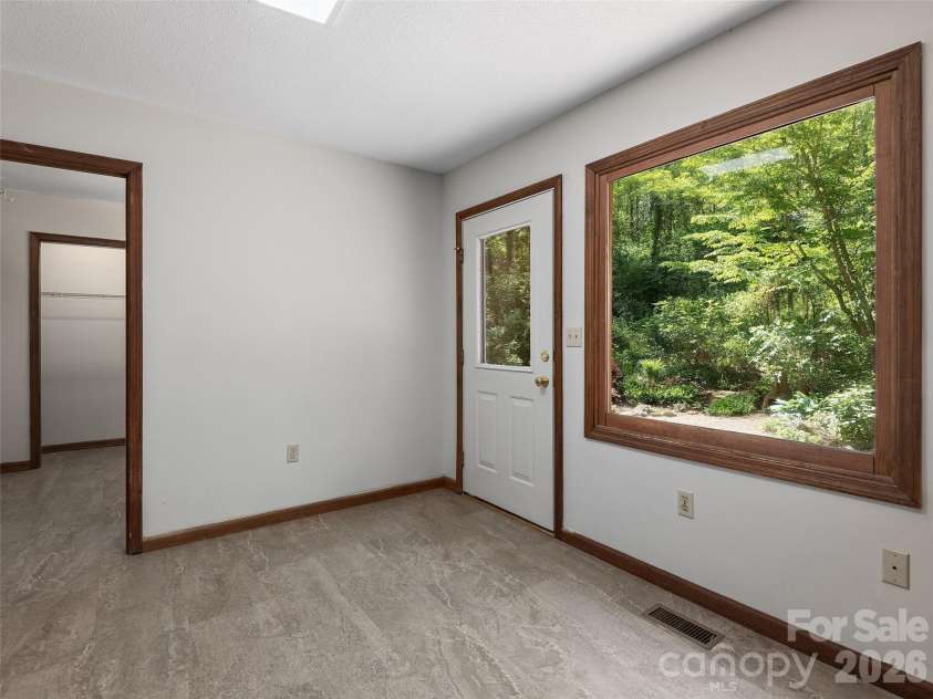 30 Kanuga Heights Lane, Hendersonville, NC 28739.  MLS# CAR4378922, YatesRealty ID 19074. 