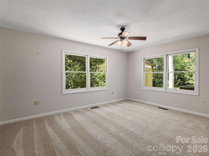 30 Kanuga Heights Lane, Hendersonville, NC 28739.  MLS# CAR4378922, YatesRealty ID 19074. 