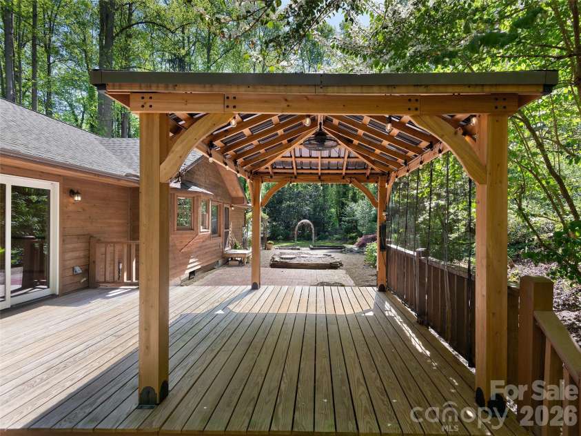 30 Kanuga Heights Lane, Hendersonville, NC 28739.  MLS# CAR4378922, YatesRealty ID 19074. 