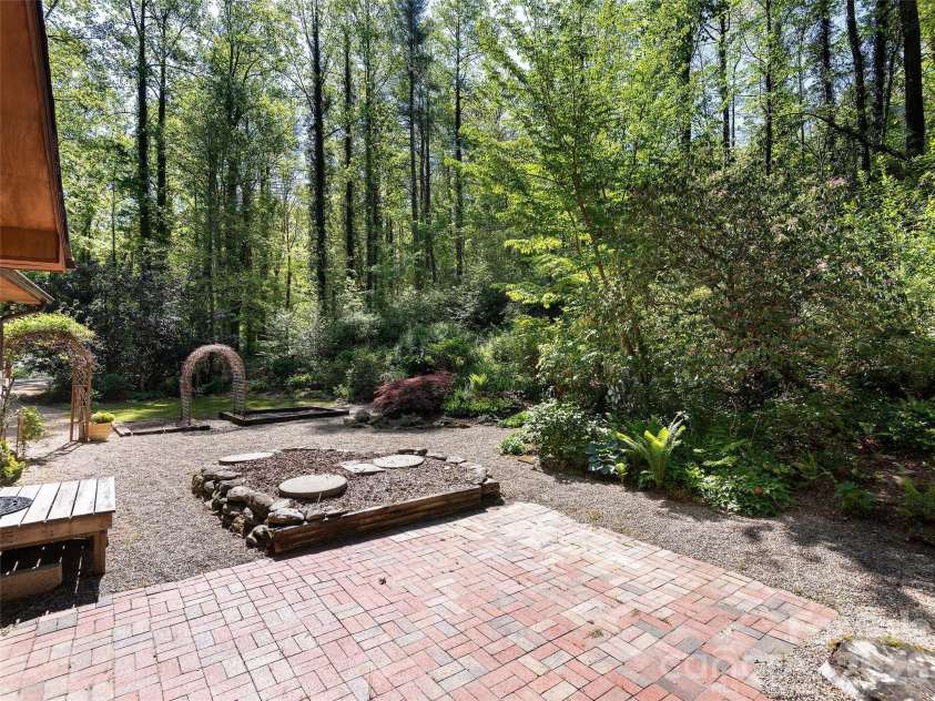 30 Kanuga Heights Lane, Hendersonville, NC 28739.  MLS# CAR4378922, YatesRealty ID 19074. 