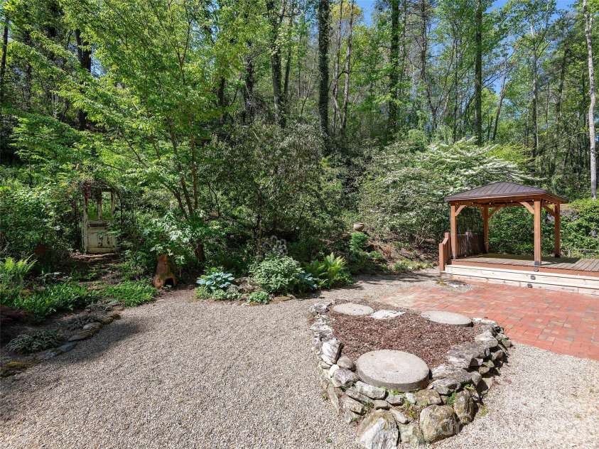 30 Kanuga Heights Lane, Hendersonville, NC 28739.  MLS# CAR4378922, YatesRealty ID 19074. 