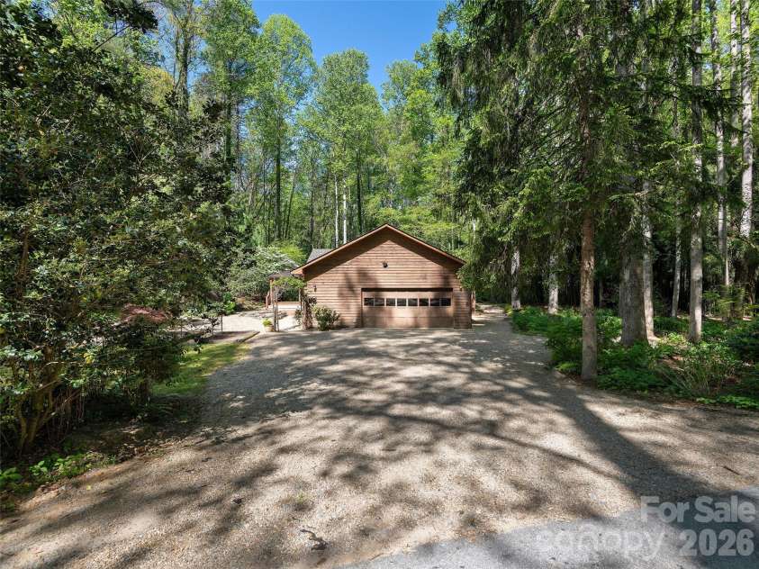 30 Kanuga Heights Lane, Hendersonville, NC 28739.  MLS# CAR4378922, YatesRealty ID 19074. 