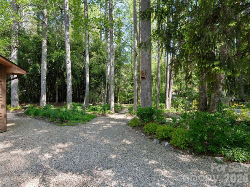 30 Kanuga Heights Lane, Hendersonville, NC 28739.  MLS# CAR4378922, YatesRealty ID 19074. 