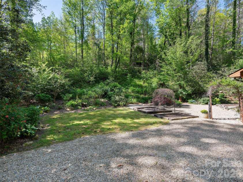 30 Kanuga Heights Lane, Hendersonville, NC 28739.  MLS# CAR4378922, YatesRealty ID 19074. 