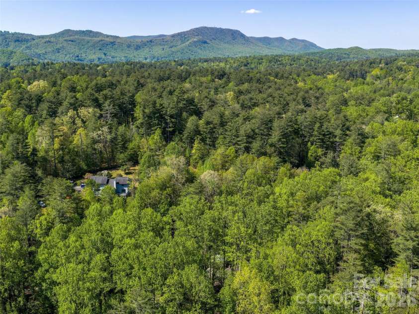 30 Kanuga Heights Lane, Hendersonville, NC 28739.  MLS# CAR4378922, YatesRealty ID 19074. 