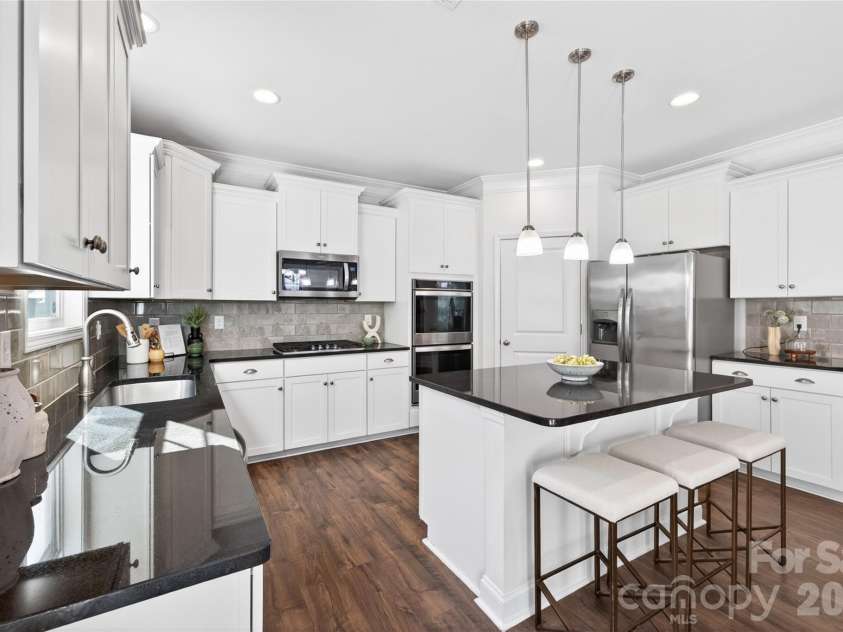 1212 Englewood Drive, Lake Wylie, SC 29710.  MLS# CAR4371368, YatesRealty ID 19075. 