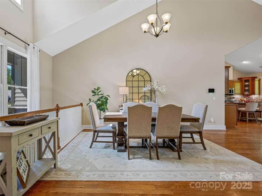 207 Hogans View Circle, Hendersonville, NC 28739.  MLS# CAR4264742, YatesRealty ID 19077. 