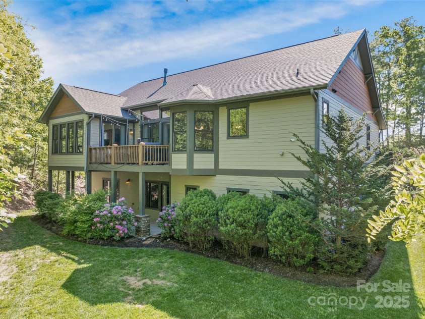 207 Hogans View Circle, Hendersonville, NC 28739.  MLS# CAR4264742, YatesRealty ID 19077. 