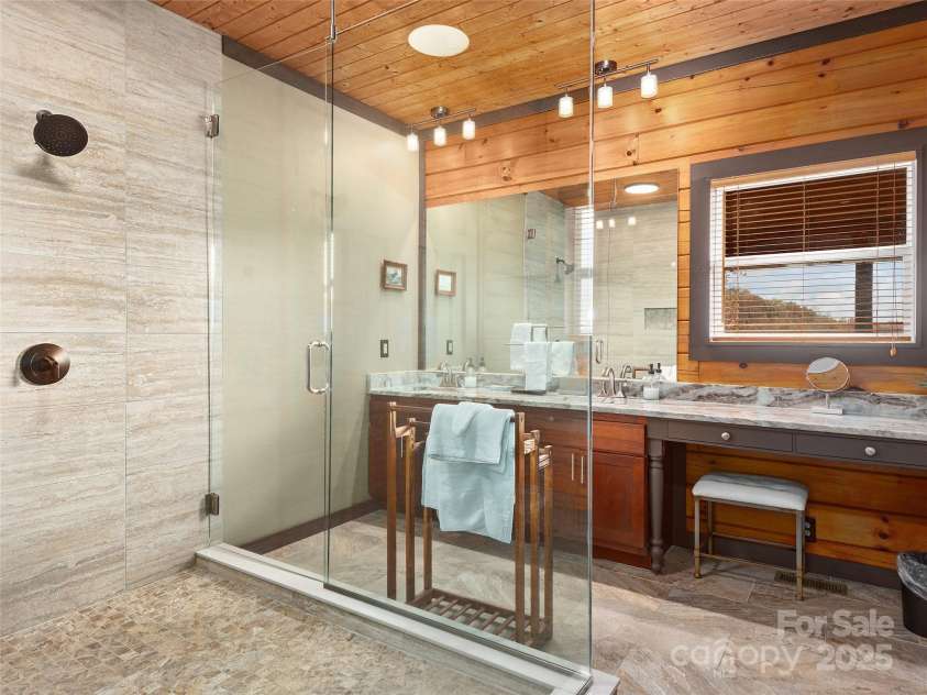 110 Garden Knoll Road, Franklin, NC 28734.  MLS# CAR4269098, YatesRealty ID 19078. 