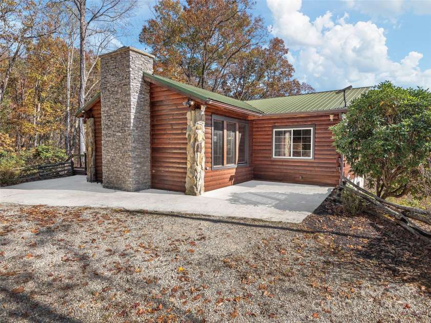 110 Garden Knoll Road, Franklin, NC 28734.  MLS# CAR4269098, YatesRealty ID 19078. 