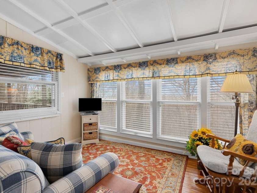 1040 Oak Ridge Lane, Mars Hill, NC 28754.  MLS# CAR4333820, YatesRealty ID 19079. 