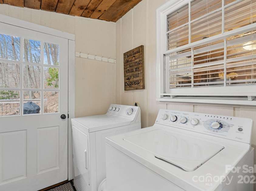 1040 Oak Ridge Lane, Mars Hill, NC 28754.  MLS# CAR4333820, YatesRealty ID 19079. 