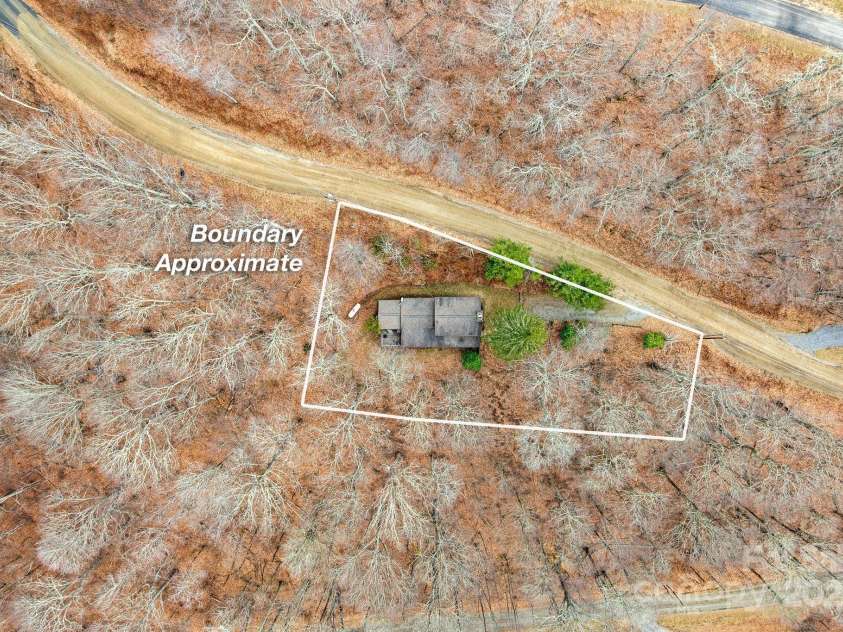 1040 Oak Ridge Lane, Mars Hill, NC 28754.  MLS# CAR4333820, YatesRealty ID 19079. 
