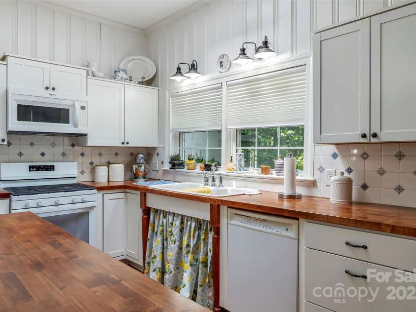 958 NC 18 US 64 None, Morganton, NC 28655.  MLS# CAR4268098, YatesRealty ID 19079. 