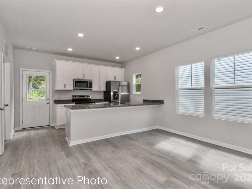 409 Iredell Avenue, Mooresville, NC 28115.  MLS# CAR4329326, YatesRealty ID 1908. 